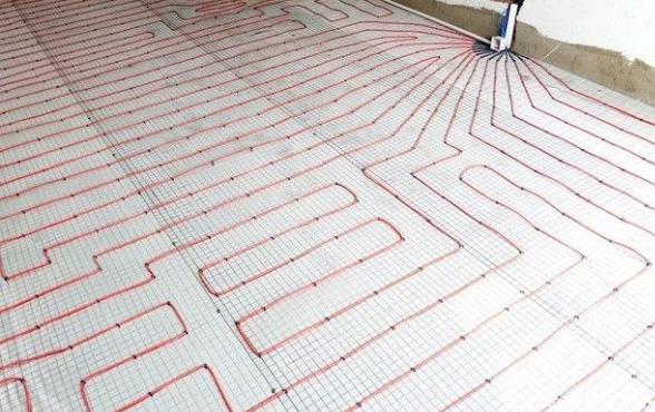 對(duì)于水地暖和電地暖相比哪個(gè)更好？還是得看健康安全性吧？