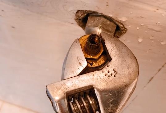 水龍頭滴水怎么修圖解！沒(méi)想到，2張圖2個(gè)步驟就搞定了！