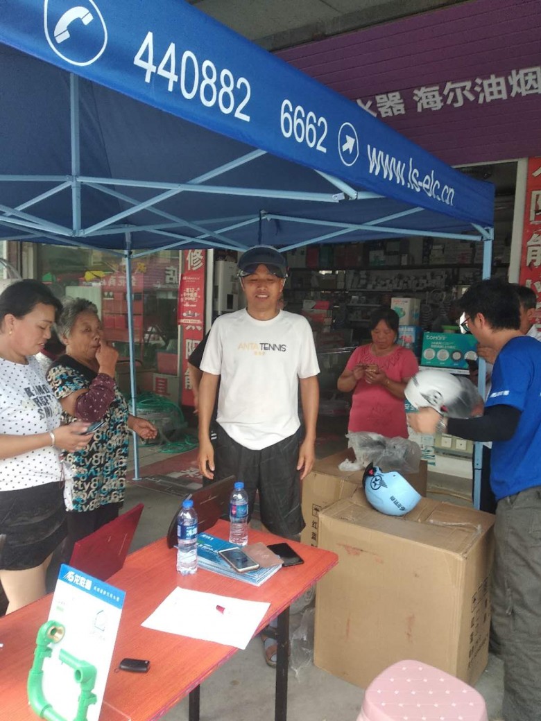 龍勝管海安運(yùn)營中心助力“一盔一帶”，贈千頂安全盔以踐行社會責(zé)任