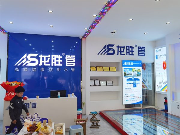 看了日豐專(zhuān)賣(mài)店效果圖后，感覺(jué)龍勝管的專(zhuān)賣(mài)店更好看啊！