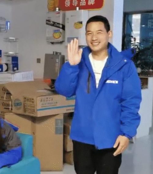 三萬(wàn)份溫暖 | 厚厚的龍勝管沖鋒衣暖你整個(gè)寒冬