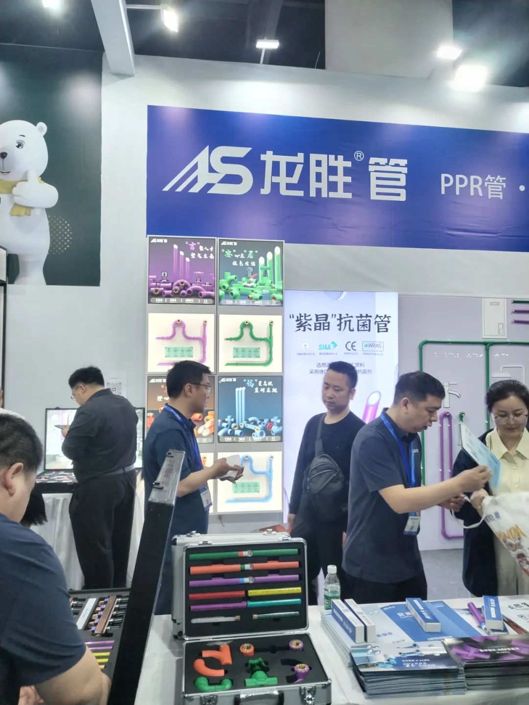 龍勝管2025成都建博會(huì)：用科技重塑健康，以藝術(shù)定義未來