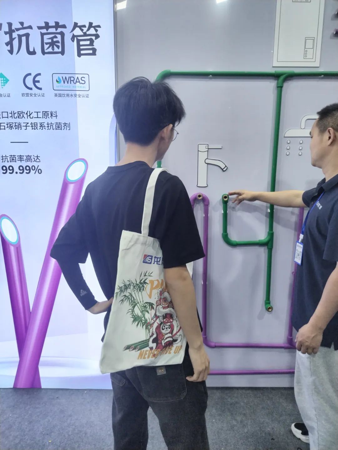 龍勝管2025成都建博會(huì)：用科技重塑健康，以藝術(shù)定義未來